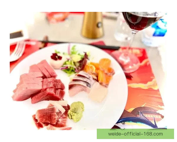 本西蒙斯转战钓鱼领域挑战极限成功晒出金枪鱼钓获喜悦